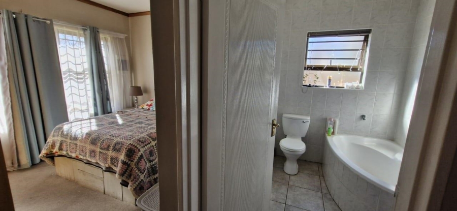 2 Bedroom Property for Sale in Langenhovenpark Free State